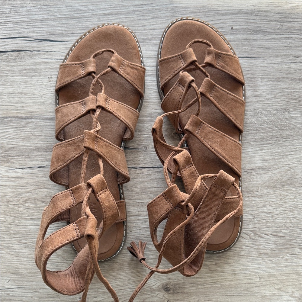 Elegant Tan Lace-Up Sandals